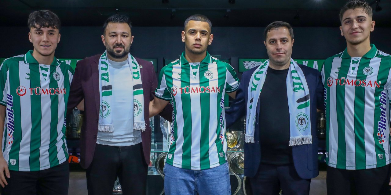 Konyaspor’da üç futbolcu profesyonel oldu
