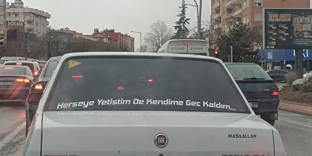 Araçların arka camındaki sözler dikkat çekti