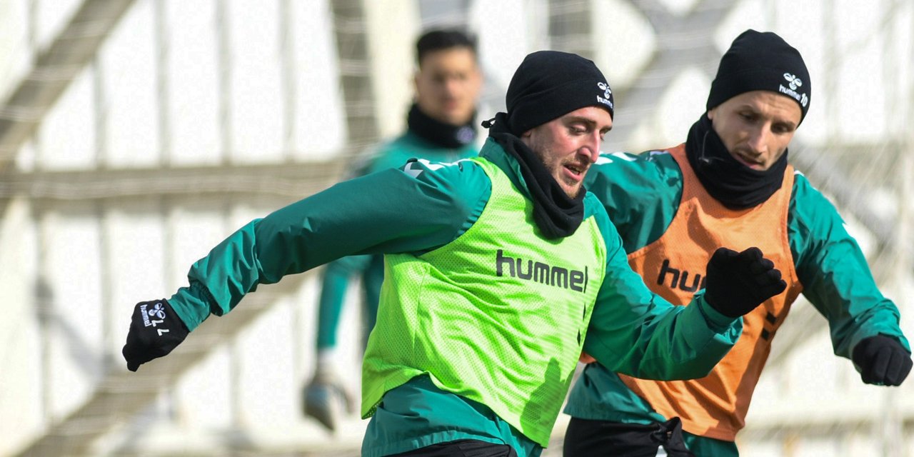 Konyaspor tek antrenman yaptı izne ayrıldı
