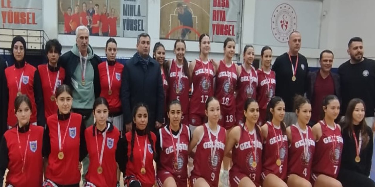 Arena Basketbol yarı finallerde mücadele edecek