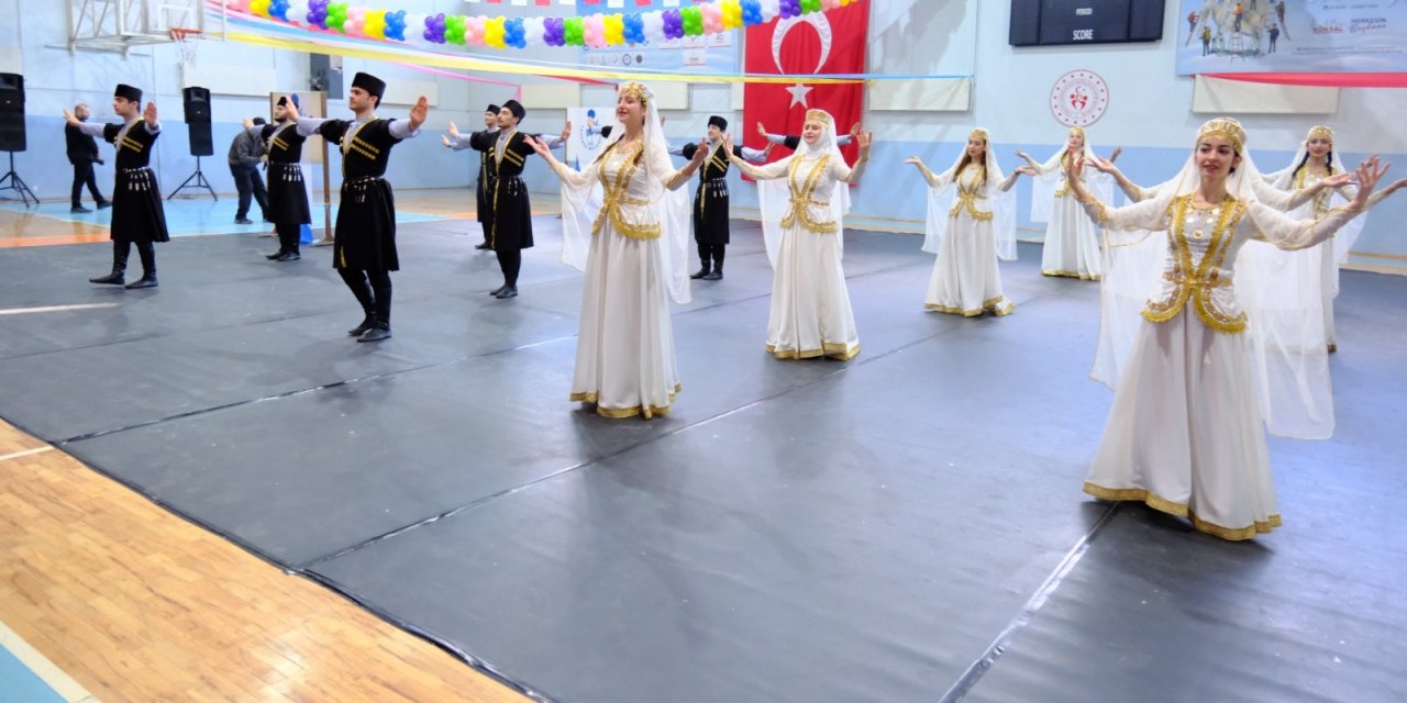 Akşehir'de üniversiteliler 20 yıl sonra buluştu