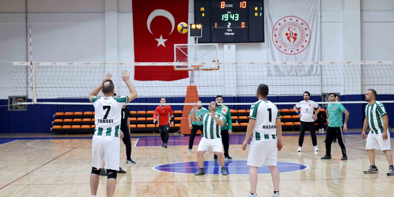 Karatay’da Birimler Arası Voleybol Turnuvası başladı