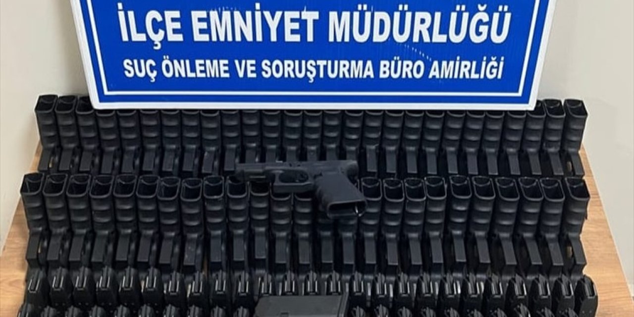 Konya'da valizinde tabancalar bulunan zanlı tutuklandı