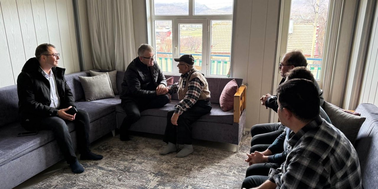 Ustaoğlu’ndan evi yanan aileye ziyaret