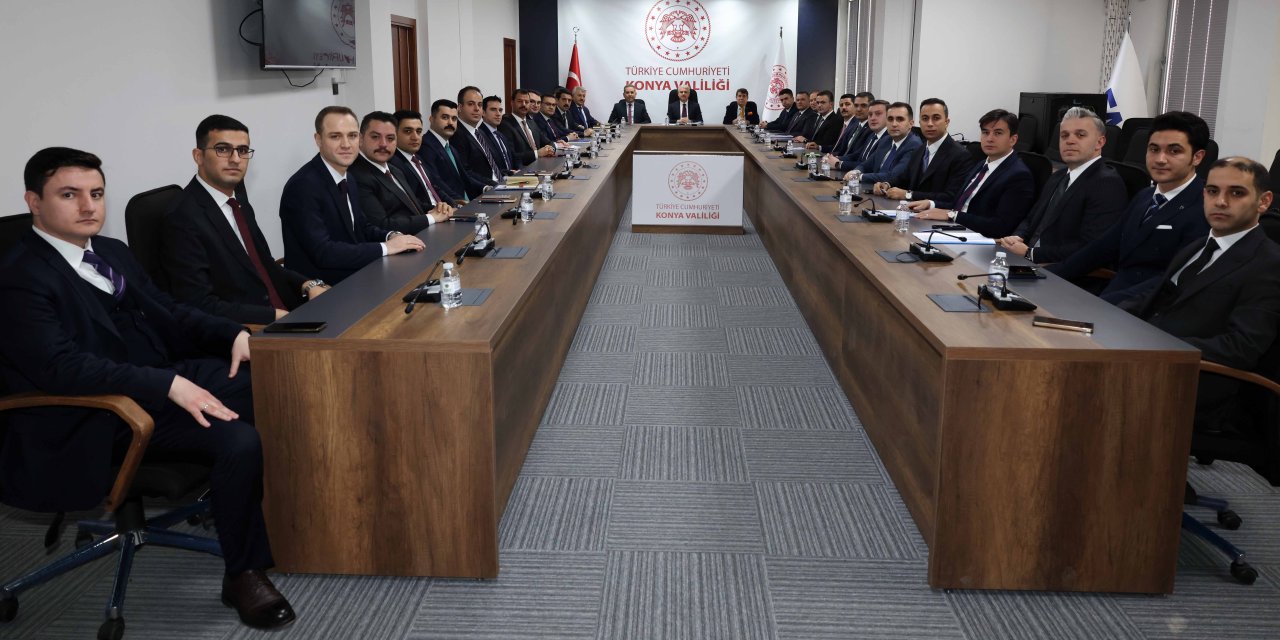 Vali Akın kaymakamlarla yatırımları konuştu