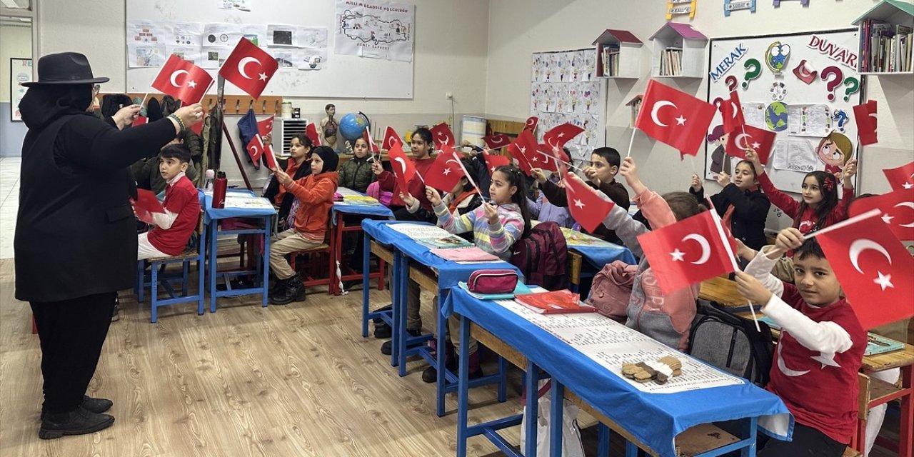 Konya'da okullar Türk bayraklarıyla açıldı