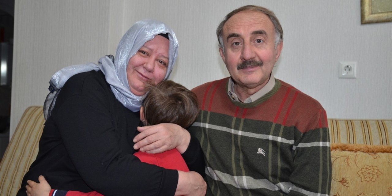 İki çocuğun ardından depremzede Mikail'in de 'koruyucusu' oldular