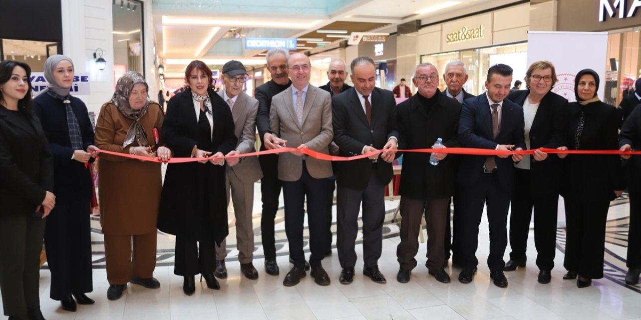 Konya'da huzurevi sakinlerinden sergi