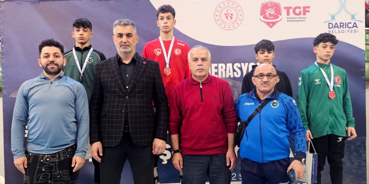 Karatay'dan güreşte tarihi başarı