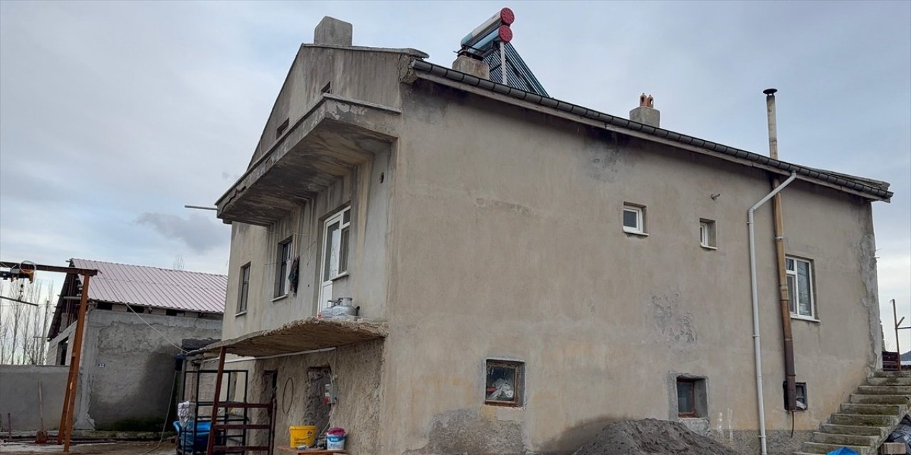 Balkondan düşen kişi hayatını kaybetti