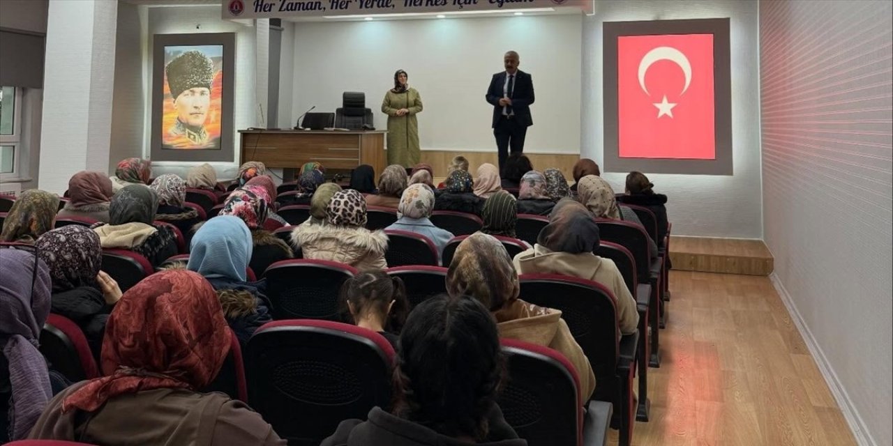 'Aileyi Ayakta Tutan Değerler' anlatıldı