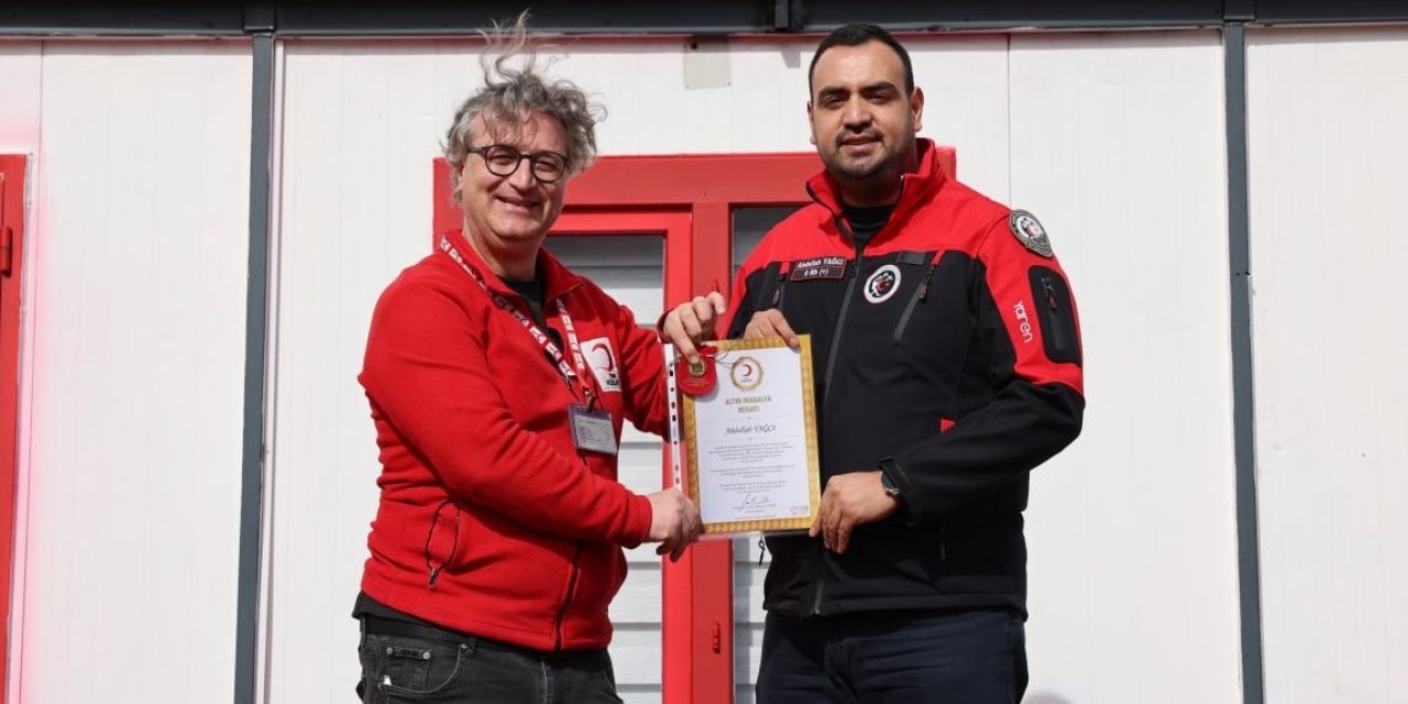 Abdullah Yağcı’ya Kızılay’dan altın madalya