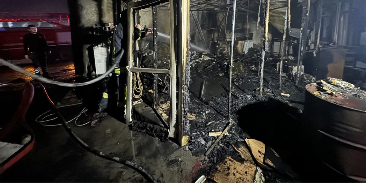 Yangında fabrika büyük zarar gördü