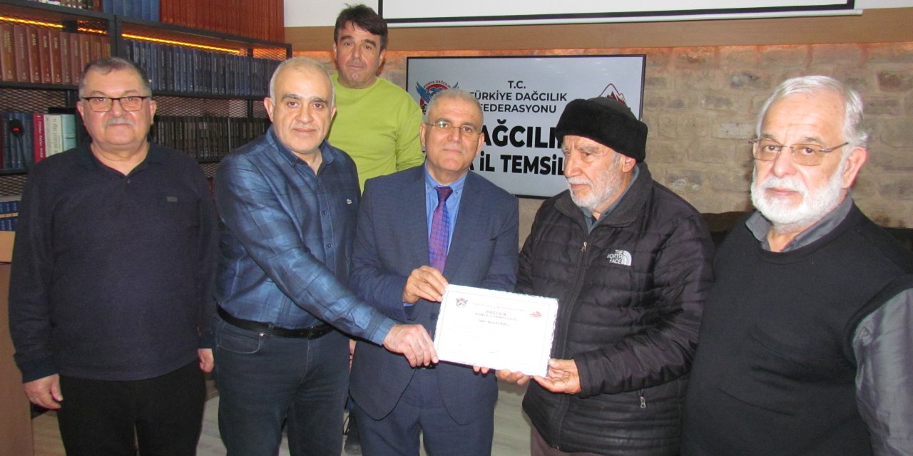 Duayen dağcı Kıcıkoğlu’na şükran plâketi