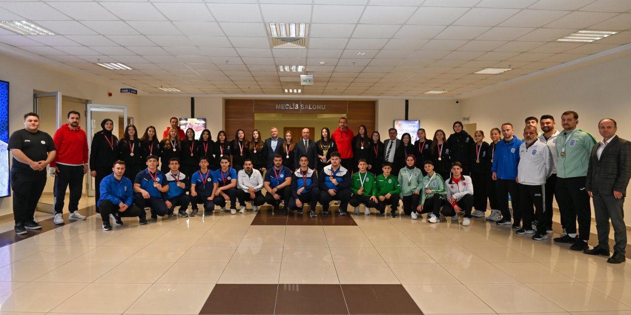 Selçuklu’nun başarılı sporcuları Başkan Pekyatırmacı ile bir araya geldi