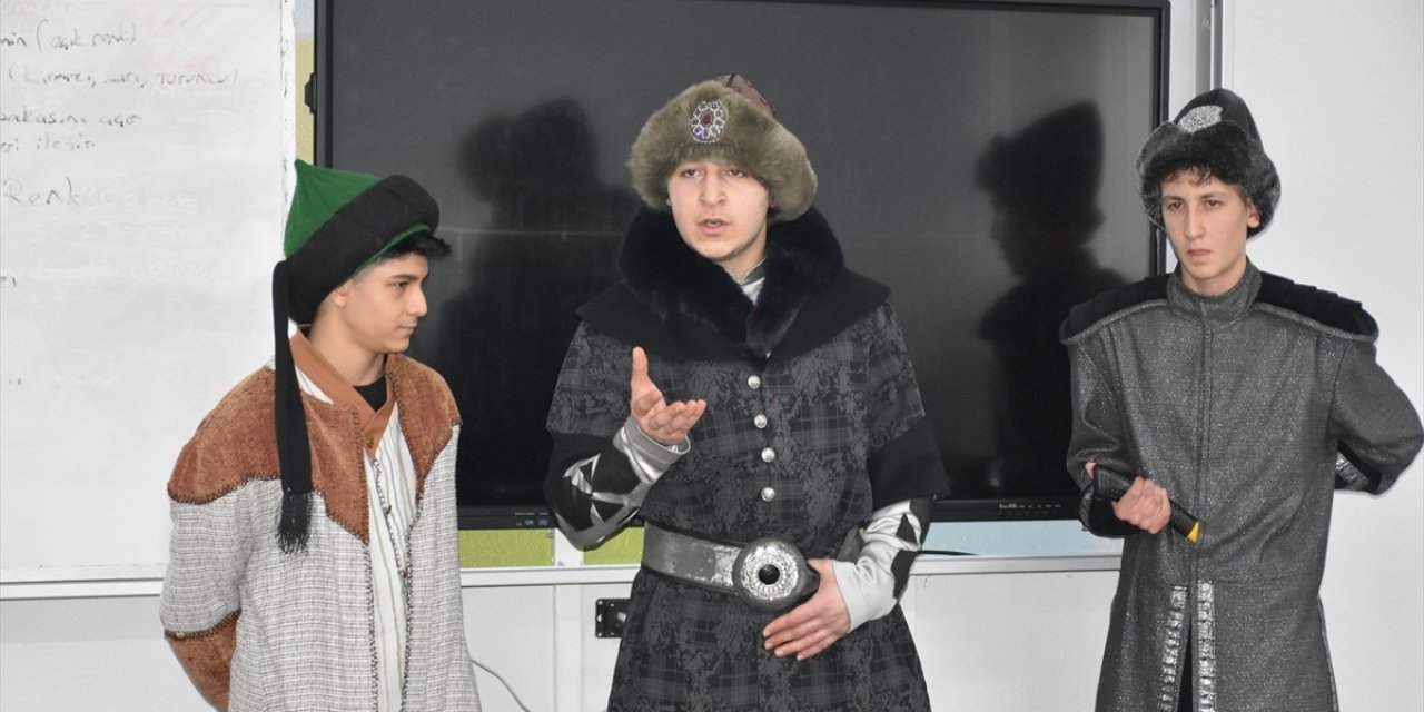 Geleceğin esnafı tiyatro oyunuyla Ahiliği anlatıyor