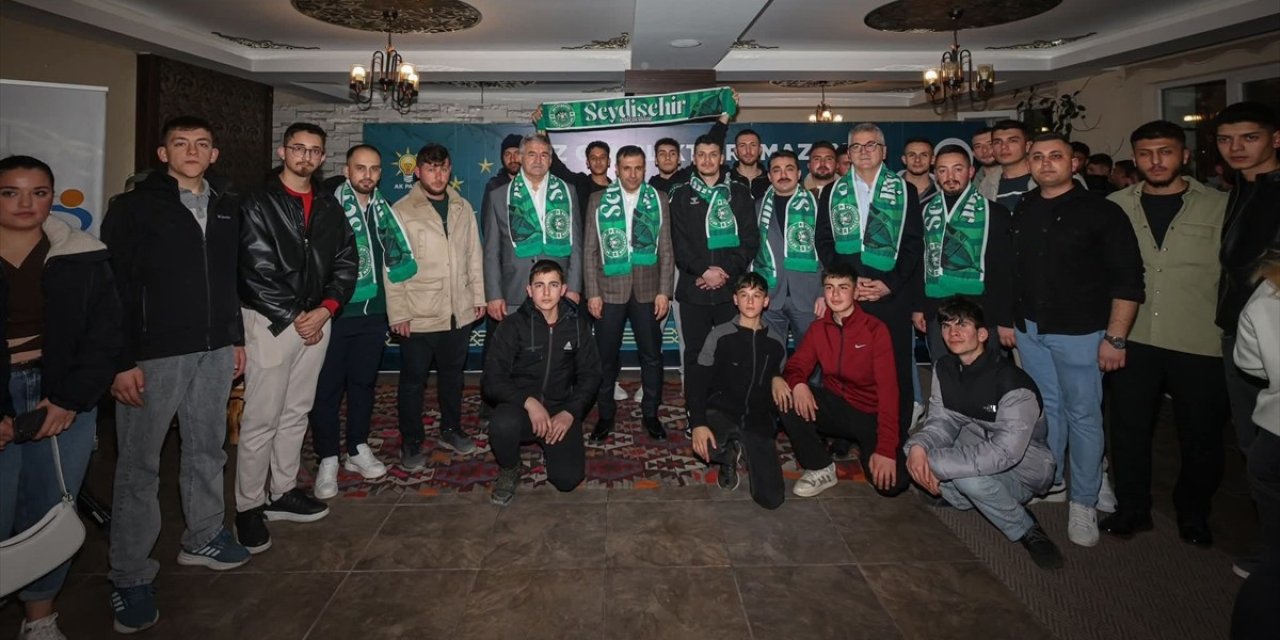 AK Partili Özgökçen gençlerle buluştu