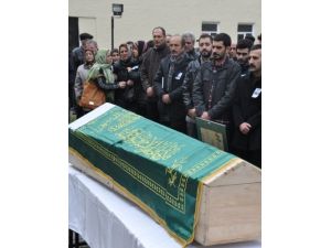 Genç Doktor Kullandığı Aracın Altında Can Verdi