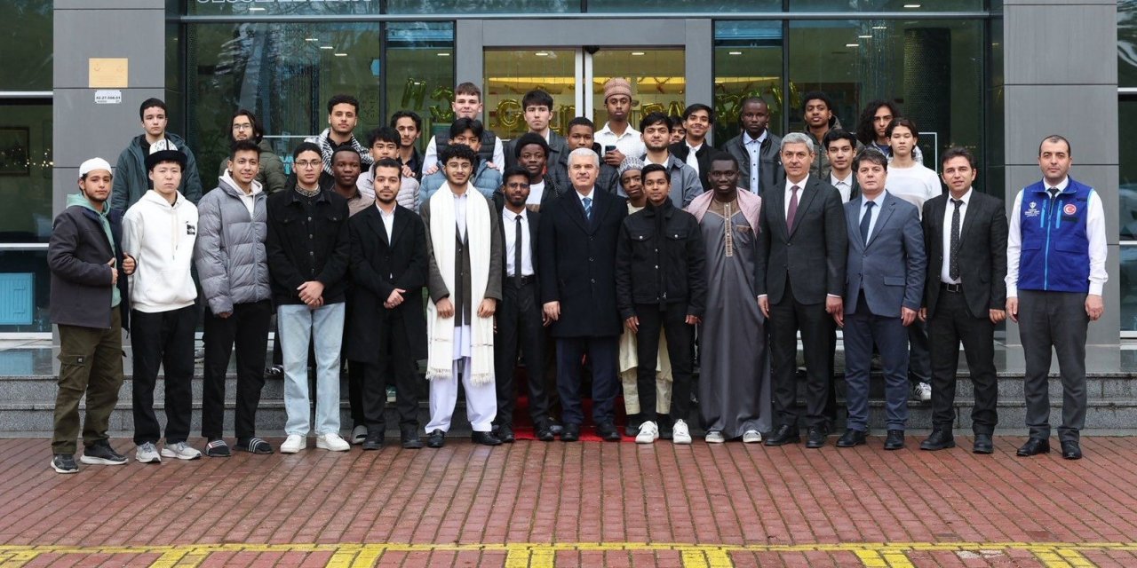 Vali Akın'dan uluslararası öğrencilerle iftar