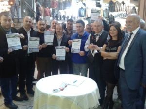 Profesör Kural, Esnafın Sigara Paketlerini Topladı