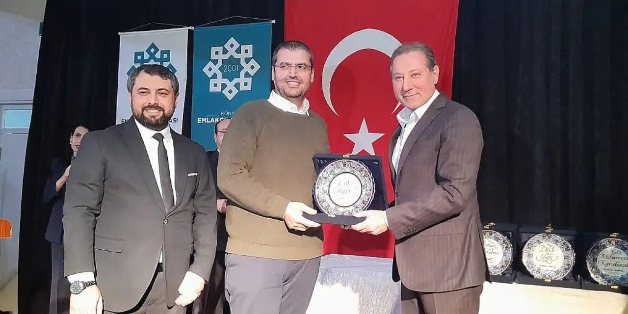 Konya Emlakçılar Odası'ndan Çığ Yapı'ya plaket