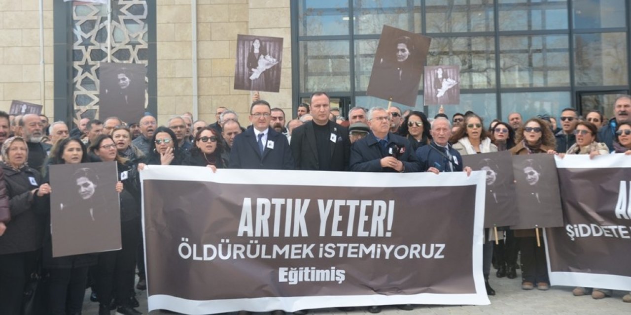 Öğretmenlerden 'Milli Eğitim' önünde açıklama