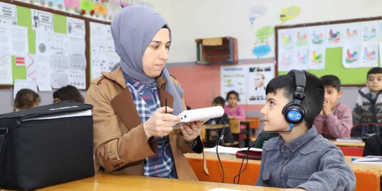 Okullarda işitme testi yapılıyor
