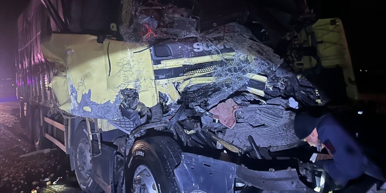 Konya'da iki tırın çarpıştığı kazada 1 kişi yaralandı