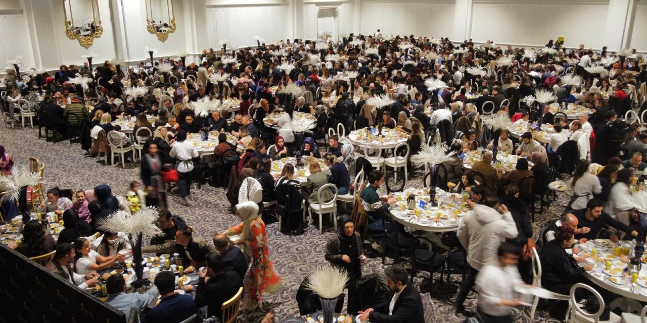 Çocuk Kalbi Derneği'nden görkemli iftar