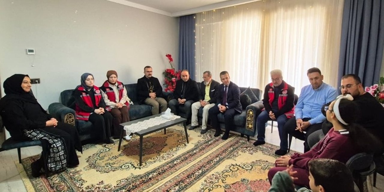 Huzurevi sakinleri yardımlarını Gazzeli aileye bağışladı