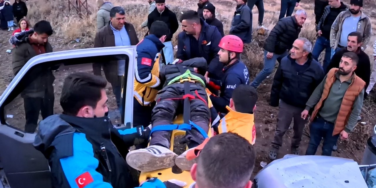 İki aracın çarpışması sonucu 6 kişi yaralandı