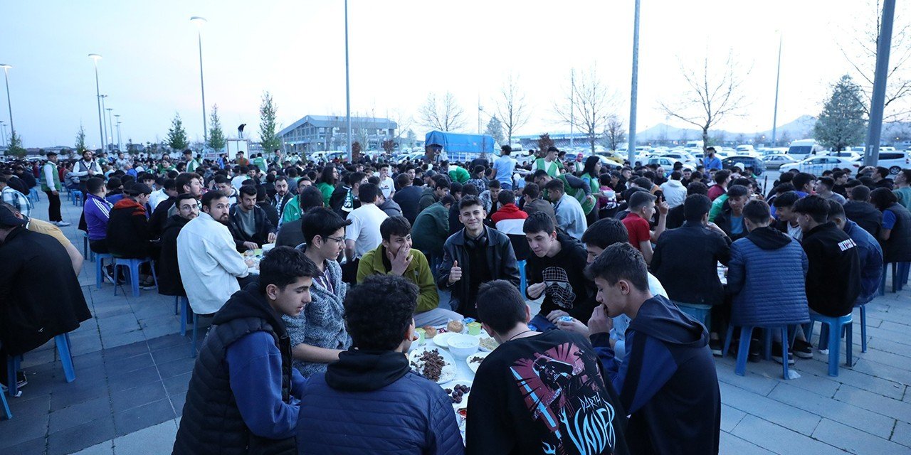 Nalçacılılar’dan taraftarlara maç öncesi iftar