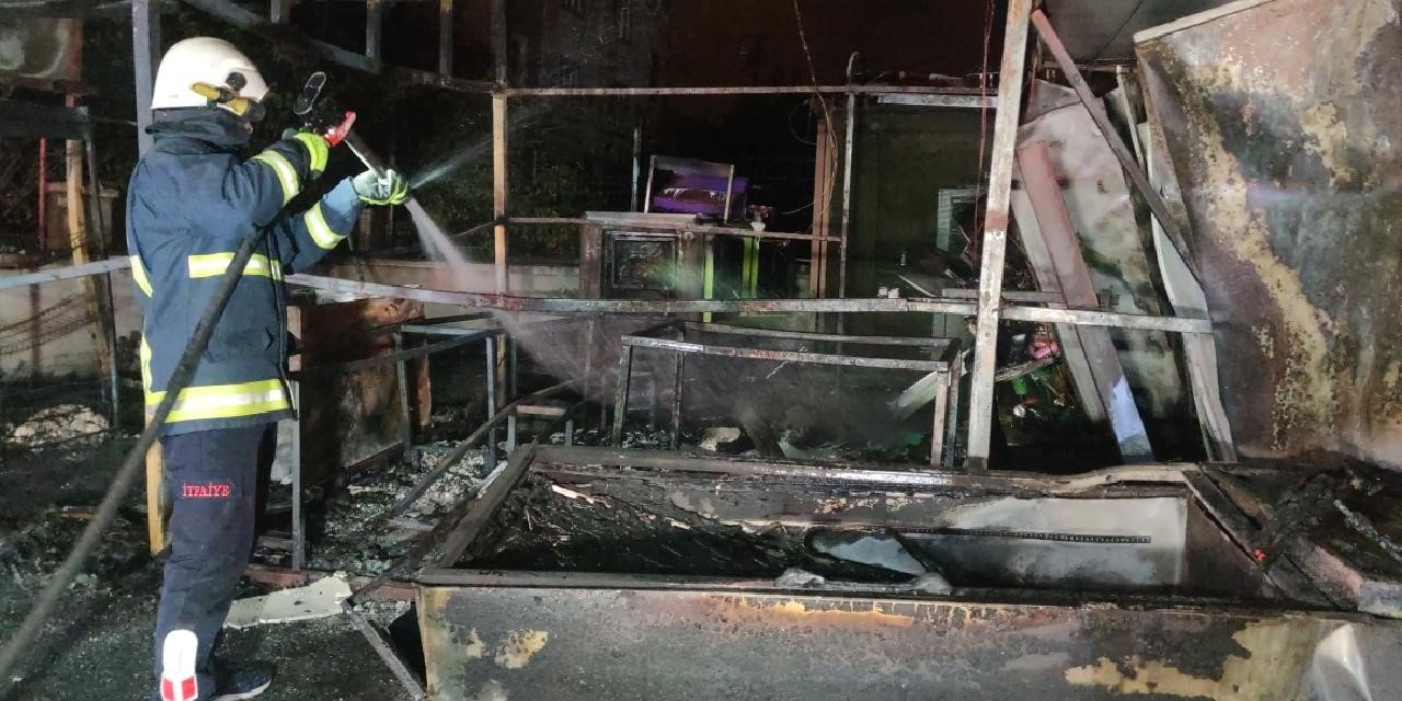 Konya'da yangın tüpü dolabı üretilen iş yerinde yangın