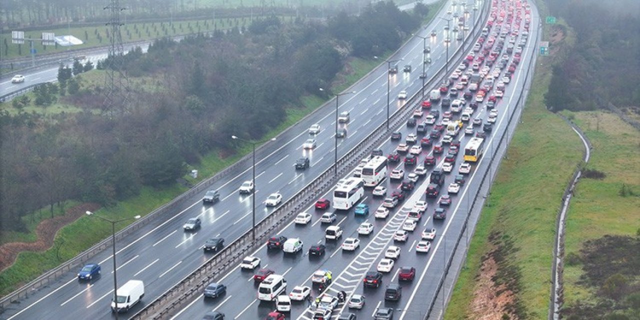 Bayram dönüşü trafik yoğunluğu yaşandı
