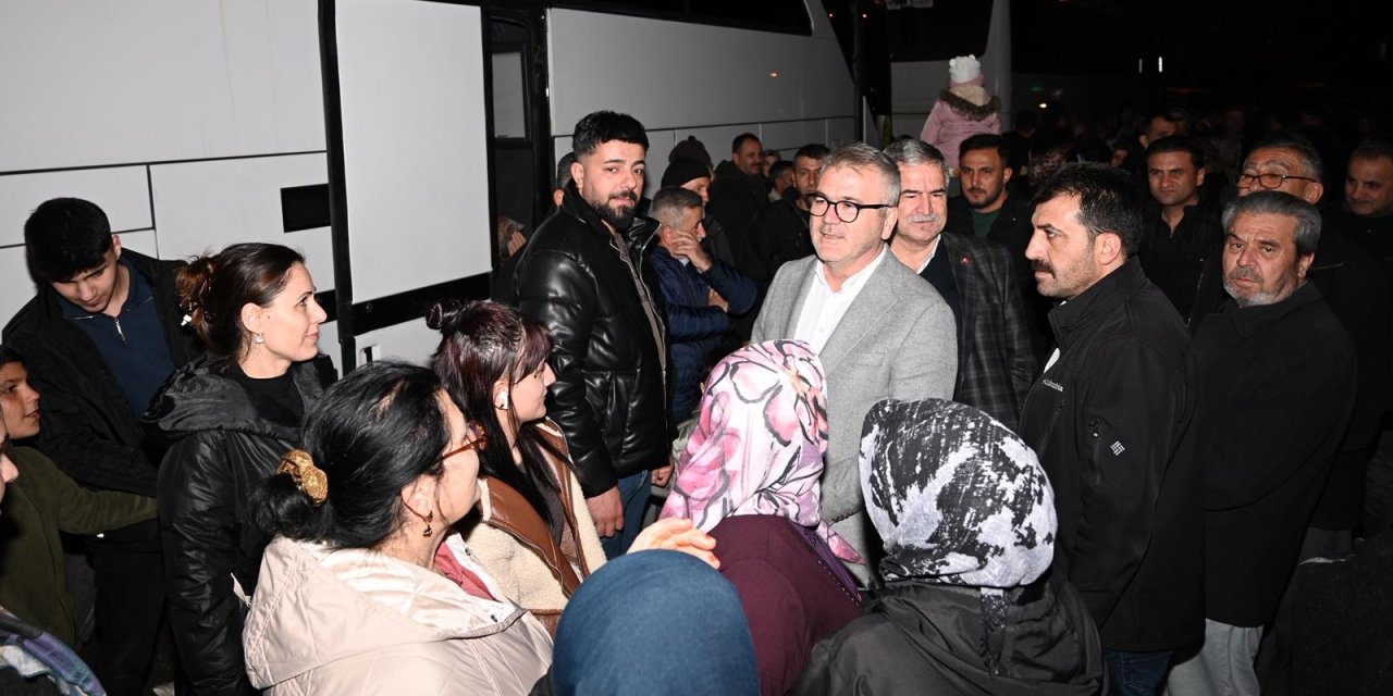 Ustaoğlu umrecileri dualarla uğurladı