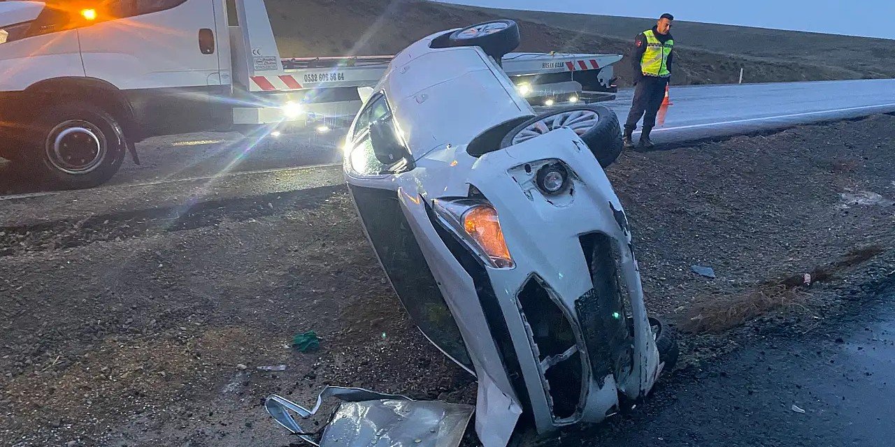 Konya'da otomobil devrildi, 4 kişi yaralandı