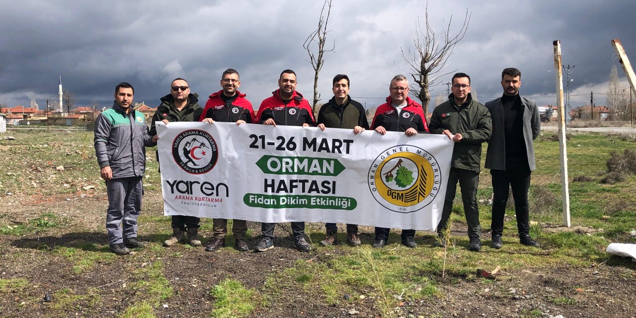 Yaren, fidanları toprakla buluşturdu