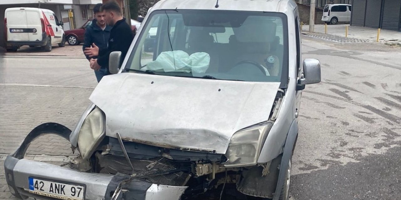 Konya'daki trafik kazasında 3 kişi yaralandı