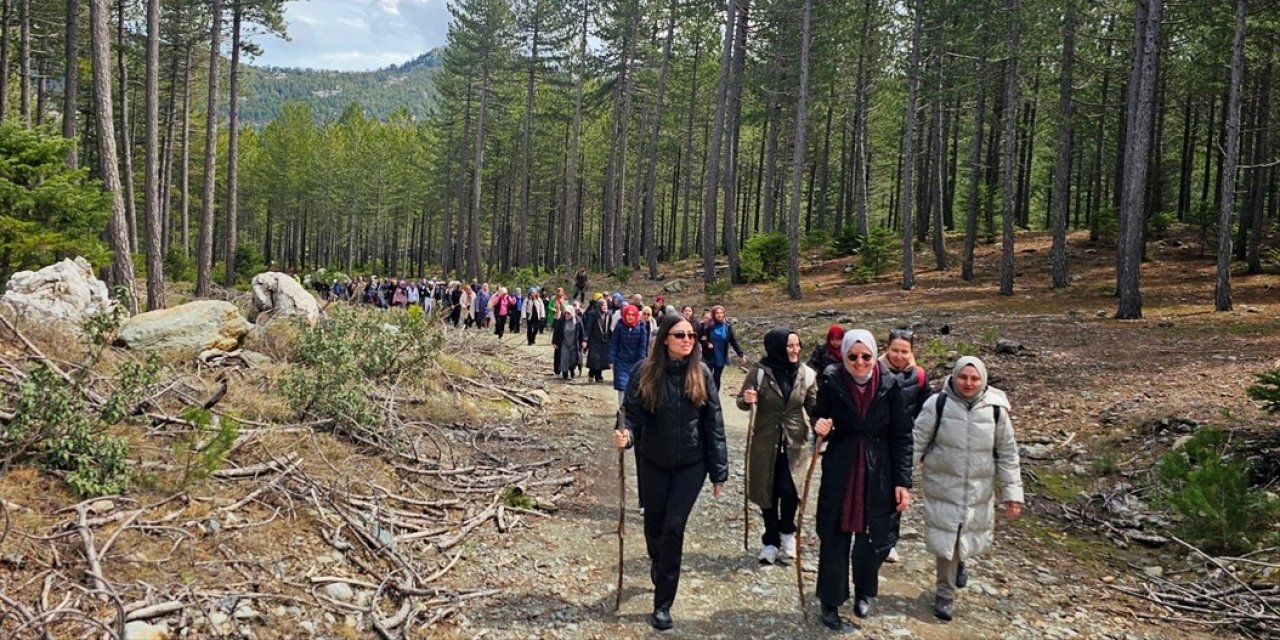 Konya'da 103 kadından doğa yürüyüşü
