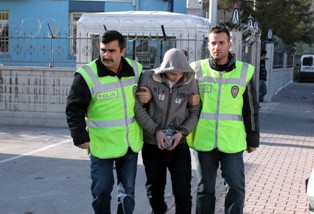 Elektroşokla gasp yaptı