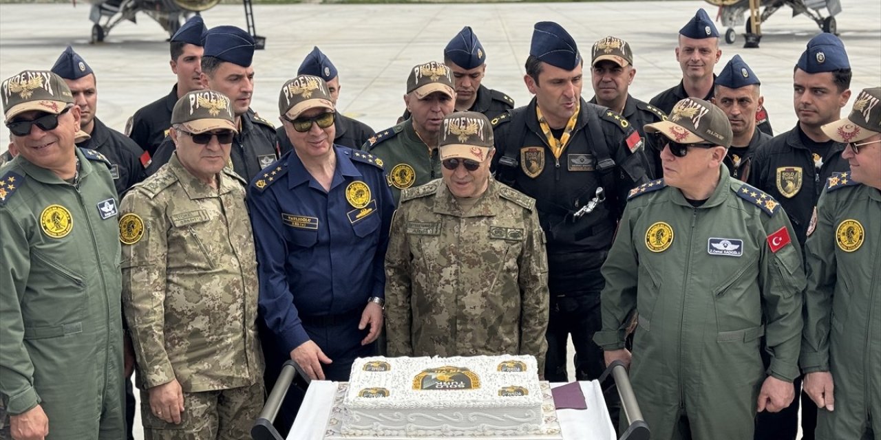 Genelkurmay Başkanı Bayraktaroğlu'ndan Konya'da 15. yıl pastası