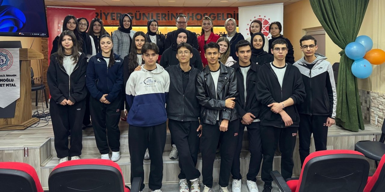 Konya'da 'Sosyal Medya Kullanımı' eğitimi verildi