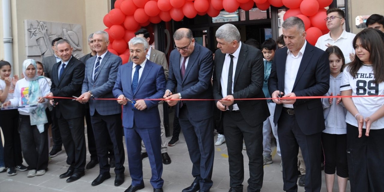 Akşehir’de TÜBİTAK 4006 Bilim Fuarı açıldı