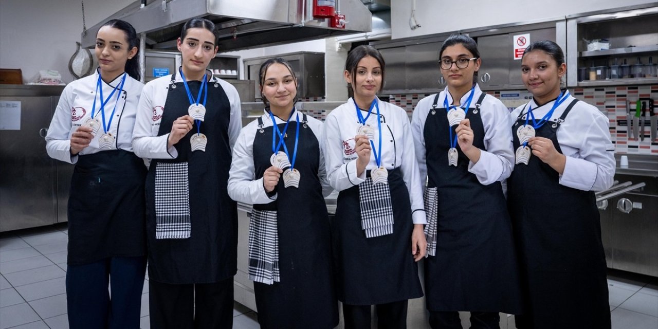 Liseli şeflerin hazırladığı tabaklar 12 madalya getirdi