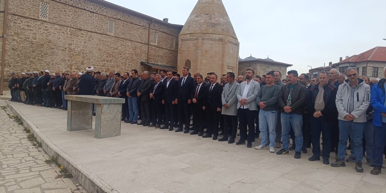 Okul saldırılarında ölenler için Konya'da gıyabi namaz