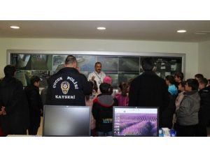 Kardeş Okul Öğrencileri Havalimanı Ve Emniyeti Gezdi