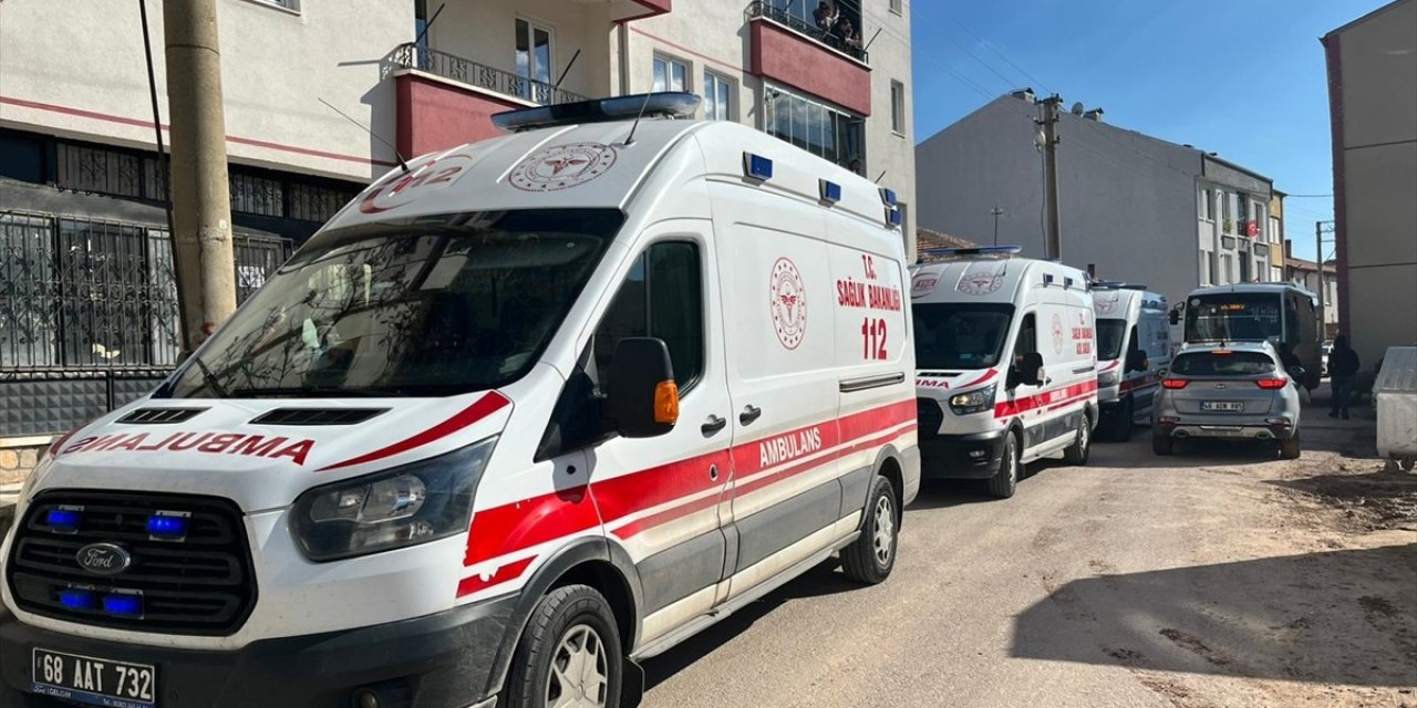 Otomobil ile otobüs çarpıştı, 4 kişi yaralandı