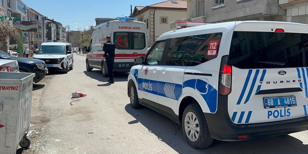 Bıçaklı kavgada 1 kişi yaralandı