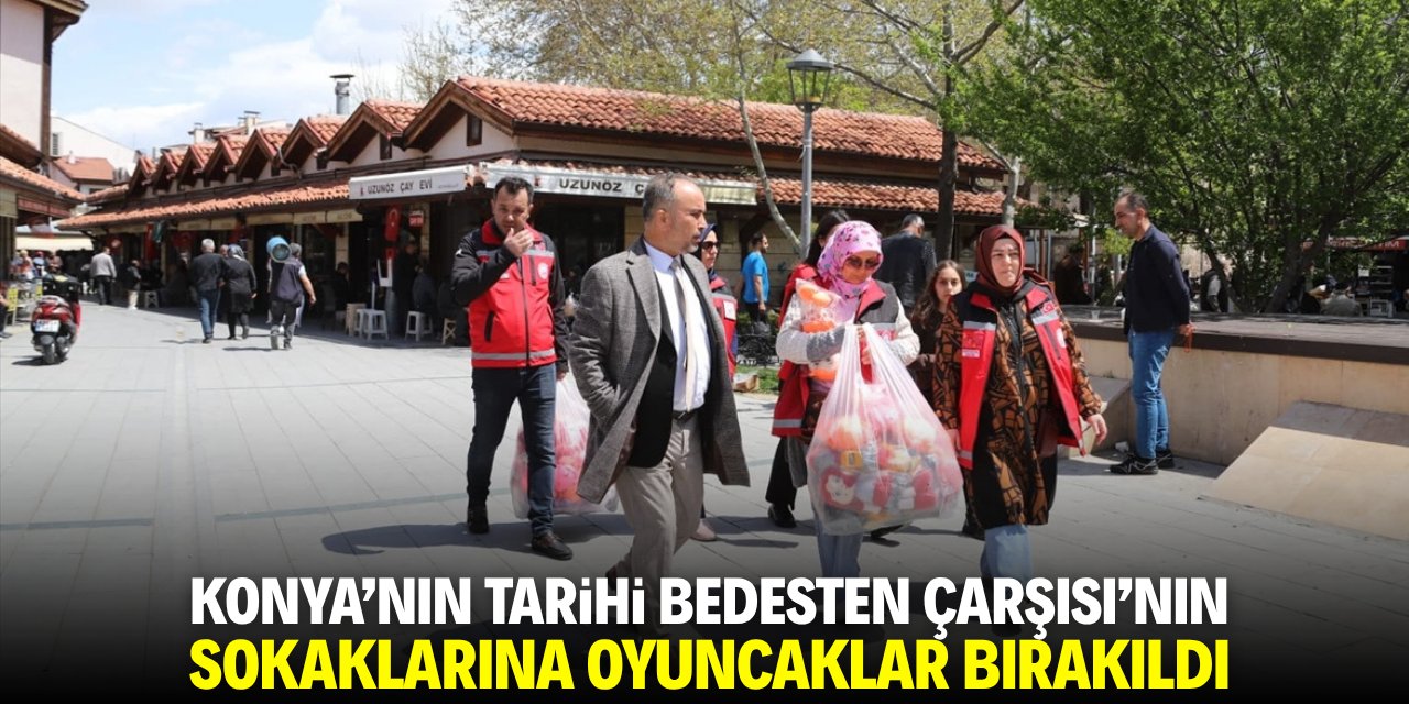 Konya'nın Tarihi Bedesten Çarşısı'nın sokaklarına oyuncaklar bırakıldı