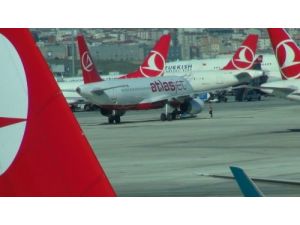 Arızalanan Uçak Geri Döndü